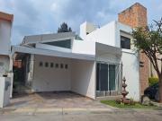 Renta casa nueva,cerca del Hotel Hacienda de Cortes...