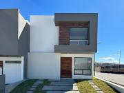 RENTA CASA NUEVA EN CORREGIDORA