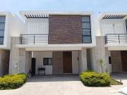 Renta Casa Semiamueblada con Paneles Solares en Viñedos:...