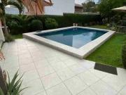 Renta casa un nivel amueblada con alberca y Seguridad....