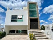 RENTA CASA ZIBATA AMUEBLADA 3 RECAMARAS ROOF GARDEN...