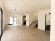 RENTA Colinas de Juriquilla. Casa a pie de calle,...