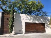 RENTA. Colinas de Parque Casa, 4 recámaras, cuarto de...