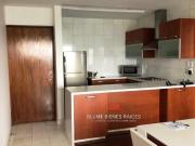 Renta confortable departamento amueblado con terraza