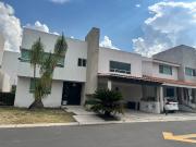 RENTA DE CASA AMUEBLADA EN CENTRO SUR RC35A