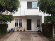 Renta de Casa Amueblada en Coto Privado con alberca en...