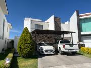 renta de casa amueblada en las plazas