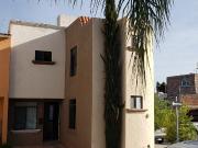 RENTA DE CASA AMUEBLADA EN PRIVADA EN ESQUINA ENFRENTE...