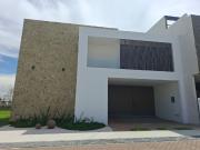 RENTA DE CASA CERCA DE PRIMER NIVEL