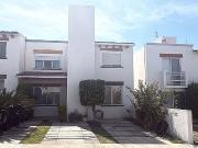 RENTA DE CASA CON 4 REC EN CENTRO SUR