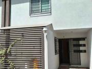 RENTA DE CASA CON EXCELENTE UBICACION EN LA COL. MANANTIALES