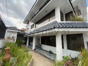 RENTA DE CASA CON OFICINAS INCORPORADAS