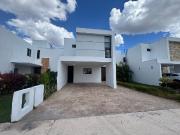 Renta de casa con peneles solares en Privada Amaranto