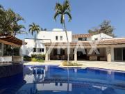 Renta de casa de un nivel en el fraccionamiento...