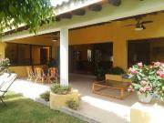 Renta de Casa en condominio amueblada con alberca,...