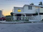 Renta de casa en esquina de 4 Habitaciones en Col. Campestre