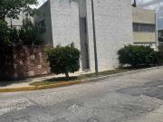 RENTA DE CASA EN ESQUINA LOMAS 4a