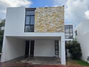 Renta de casa en Fontana Temozon Norte