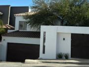 RENTA DE CASA EN FRACC VALLE DEL ANGEL CON CLEFACCION...