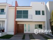 RENTA DE CASA EN FRACCIONAMIENTO VALLE ESMERALDA