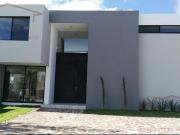 RENTA DE CASA EN LA CAMPINIA DEL BOSQUE