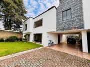 Renta de casa en Metepec con amplio jardín en privada...