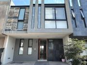 RENTA DE CASA EN PUNTO SUR ESTE