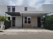 RENTA DE CASA EN RESIDENCIAL AUREA