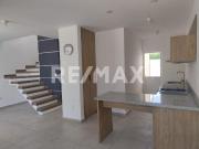 Renta de casa en San Isidro de 3 habitaciones, una en...