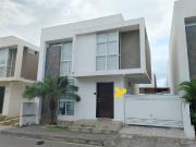 RENTA DE CASA EN URBANIZACIÓN PUNTA BLANCA JARAMIJÓ