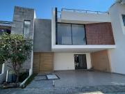 RENTA DE CASA NUEVA EN LOMAS DE ANGELÓPOLIS 2, PUEBLA