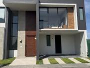 RENTA DE CASA NUEVA MODELO TINTORETO AUREA SALIDA RAPIDA...