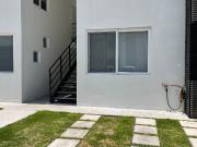 Renta de departamento en planta baja frente a alberca