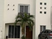 RENTA DE HERMOSA CASA RESIDENCIAL CARACOL $26,000...