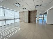 RENTA DE OFICINA EN EDIFICIO CORPORATIVO, EXCELENTE...