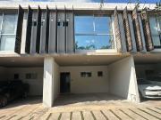 Renta de TH en temozon norte, 2 cuartos con clóset y alberca