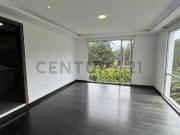 Renta departamento 2 dormitorios Cumbaya en conjunto