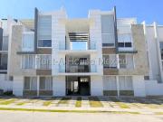 RENTA. Departamento en planta baja con amenidades y 2...