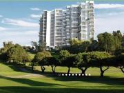 renta departamento en zona dorada con una vista...