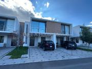 RENTA El Refugio. Casa amueblada con sala de TV o...