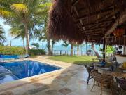RENTA ESPECTACULAR CASA FRENTE AL MAR CON PLAYA, KM 3,...