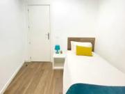 Bonito Habitación en Calle de Valencia, Embajadores