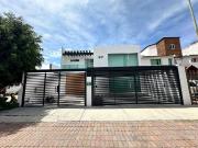 RENTA HERMOSA CASA AMUEBLADA RESIDENCIAL ITALIA