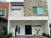 RENTA HERMOSA CASA RESIDENCIAL ARBOLADA $27,000 AMUEBLADA