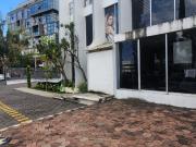 Renta local comercial a unos pasos de av camelinas...