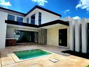 Renta Moderna casa en Temozón e recamaras y paneles solares