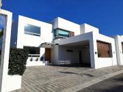 RENTA O VENTA CASA EN PRIVADA LOS ENCINOS LA RICA...