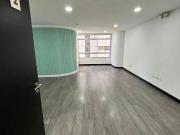 Renta oficina, 47m2 sector Av Colón y Amazonas