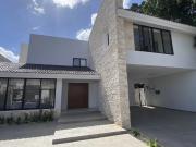 renta preciosa casa 4 recámaras piscina y amplia cochera...