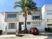 renta preciosa casa estilo contemporáneo, bosque esmeralda